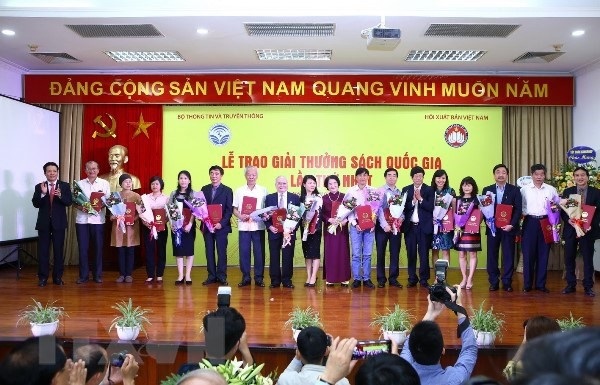 35 tác phẩm được trao Giải thưởng Sách Quốc gia lần thứ nhất - 1 Lễ trao Giải thưởng Sách Quốc gia lần thứ nhất diễn ra sáng 19/4 tại Hà Nội. (Ảnh: TTXVN)