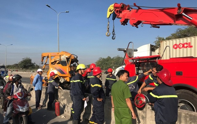 Vụ tai nạn thảm khốc xảy ra rạng sáng ngày 11/1 làm 3 người tử vong ngay dốc cầu Phú Mỹ, quận 2.