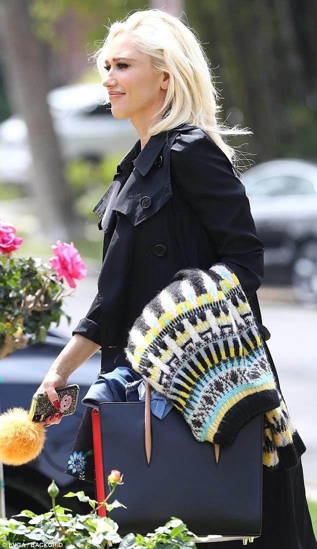 Gwen Stefani trẻ đẹp bên bạn trai kém tuổi - 6
Sau khi ly dị chồng Gavin Rossdale vào năm 2015, Gwen một mình nuôi 3 con trai - Kingston, 11 tuổi, Zuma, 9 tuổi và Apollo, 4 tuổi