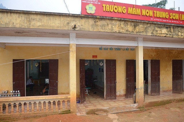 Xót xa lớp học mầm non trong nhà bếp dột nát - 9 Xót xa lớp học mầm non trong nhà bếp dột nát - 9
