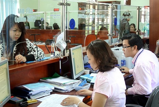 Doanh nghiệp vẫn mất tới 6 tháng chỉ để chờ kết quả kiểm định hàng hóa - 1
Doanh nghiệp vẫn phàn nàn thủ tục hành chính nhiều nơi còn rất nhiêu khê (Ảnh minh họa/Công Thương)