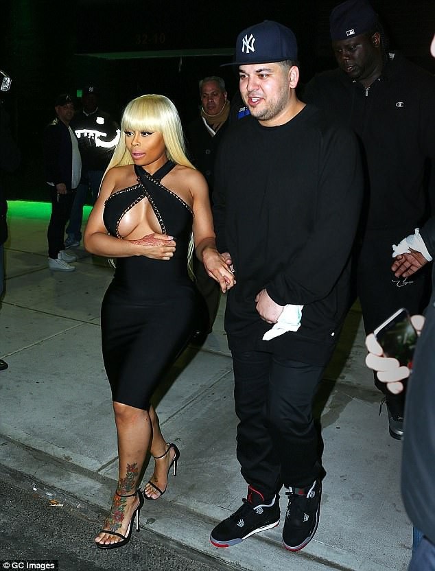 Blac Chyna khoe ngực nảy nở - 4
Blac Chyna từng hẹn hò với em cô Kim - Rob Kardashian, 2 người có với nhau 1 cô con gái nhỏ