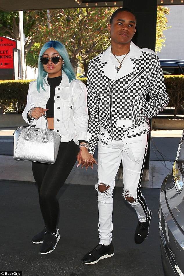 Blac Chyna khoe ngực nảy nở - 5
Hiện tại Blac đang hạnh phúc bên bồ trẻ kém 11 tuổi YBN Almighty Jay