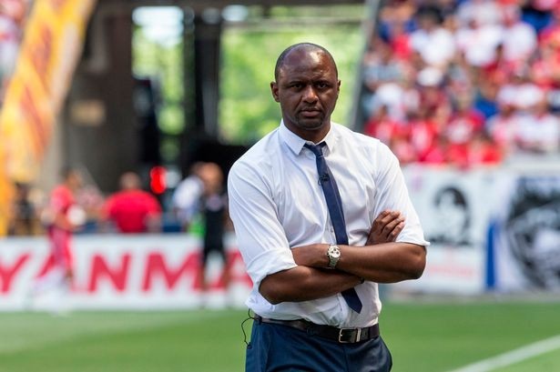 Ngay trước khi từ chức, HLV Wenger đã cho rằng Patrick Vieira có thể trở thành HLV Arsenal vào một ngày nào đó. Cựu danh thủ người Pháp không có nhiều kinh nghiệm trên băng ghế huấn luyện. Anh mới bắt đầu dẫn dắt CLB New York City từ năm 2016. Tuy nhiên, Patrick Vieira là nhân vật có tầm ảnh hưởng lớn ở Arsenal. Anh được kỳ vọng sẽ xốc dậy tinh thần của CLB sau khi triều đại của HLV Wenger kết thúc.