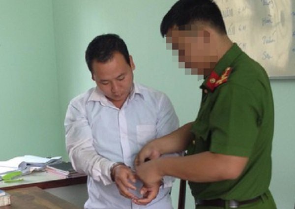 Ly kỳ bé gái 13 tuổi sinh con, 3 người đàn ông vướng lao lý - 1 Triệu Văn Tiên thời điểm bị công an bắt giữ để điều tra về tội hiếp dâm trẻ em
