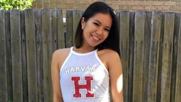 Cô gái 18 tuổi xinh xắn giành học bổng toàn phần của ĐH Harvard và Stanford - 2 Cô gái văn võ song toàn và xinh đẹp khiến nhiều người khâm phục vì tài năng.