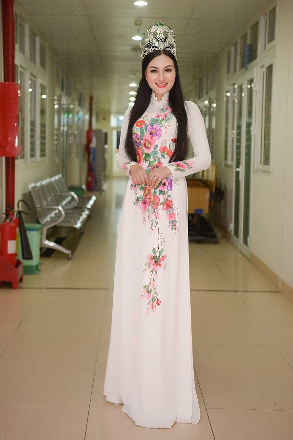 Nữ Hoàng Trần Huyền Nhung làm giám khảo quyền lực chung kết hoa khôi du lịch UFM - 10 Nữ Hoàng Trần Huyền Nhung làm giám khảo quyền lực chung kết hoa khôi du lịch UFM - 10