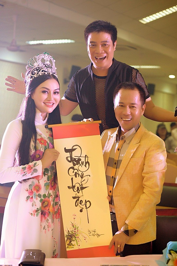 Nữ Hoàng Trần Huyền Nhung làm giám khảo quyền lực chung kết hoa khôi du lịch UFM - 4 Nữ Hoàng Trần Huyền Nhung làm giám khảo quyền lực chung kết hoa khôi du lịch UFM - 4