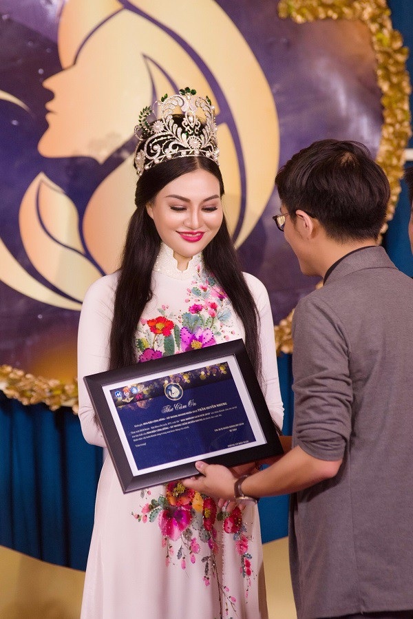 Nữ Hoàng Trần Huyền Nhung làm giám khảo quyền lực chung kết hoa khôi du lịch UFM - 5 Nữ Hoàng Trần Huyền Nhung làm giám khảo quyền lực chung kết hoa khôi du lịch UFM - 5