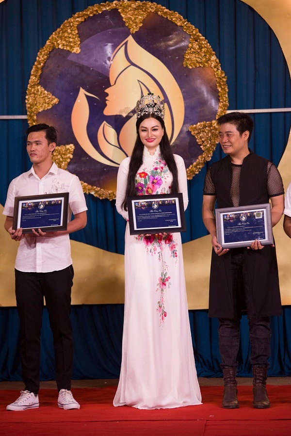 Nữ Hoàng Trần Huyền Nhung làm giám khảo quyền lực chung kết hoa khôi du lịch UFM - 7 Nữ Hoàng Trần Huyền Nhung làm giám khảo quyền lực chung kết hoa khôi du lịch UFM - 7