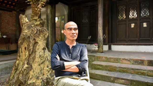 Chuyện rút hồ sơ xét NSND của Xuân Bắc và gia thế “khủng” của sao showbiz - 6 Đạo diễn “Thương nhớ ở ai” không ít lần bị “xù nợ”. “Có rất nhiều người nợ tôi tiền nhưng khi tôi gọi đòi mà hôm đấy người ta không bắt máy thì tôi buồn cả ngày. Sau đấy, tôi nghĩ rằng, thôi tốt nhất là quên đi”, Đạo diễn Lưu Trọng Ninh trải lòng. Không ít lần nhận phần thiệt về mình nhưng với ông: “Sự thanh thản lớn hơn nhiều”.