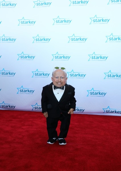 Verne Troyer điều trị ngộ độc rượu trước khi chết - 1
Fans bị sốc khi nghe tin ngôi sao tý hon Verne Troyer qua đời ngày 22/4 vừa qua ở tuổi 49