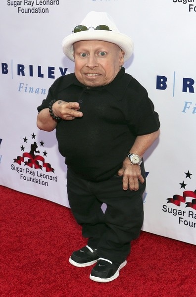 Verne Troyer điều trị ngộ độc rượu trước khi chết - 2
Nam diễn viên nổi tiếng này đã phải nhập viện điều trị ngộ độc rượu và có ý định tự vẫn vài tuần trước khi qua đời