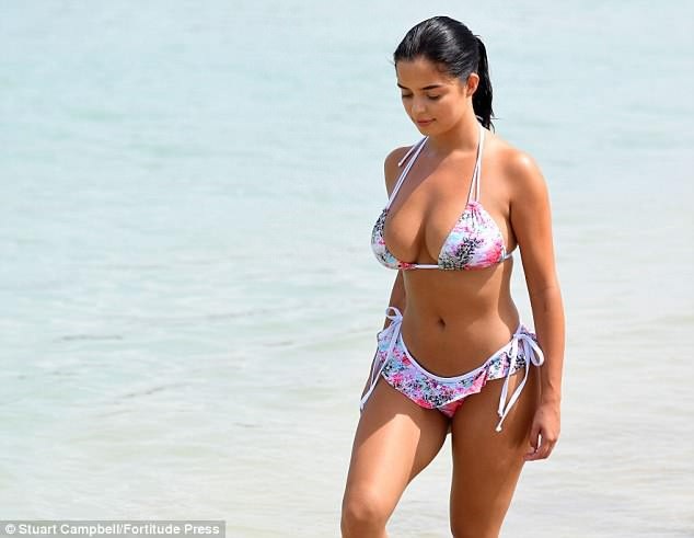 Demi Rose diện bikini khoe dáng nảy nở - 4
Người mẫu 23 tuổi chia sẻ, cô quá may mắn khi nổi tiếng và kiếm bộn tiền như hiện nay