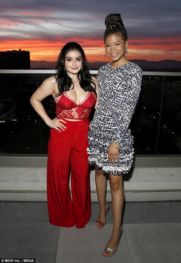 Ariel Winter khoe ngực khủng khi dự tiệc - 6
Nữ diễn viên trẻ rất tức giận với những lời chỉ trích, chê bai và tuyên bố cô ăn mặc hoàn toàn hợp với tuổi