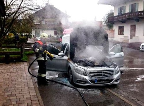 Mở rộng triệu hồi xe Mercedes-Benz tại Việt Nam vì nguy cơ gây cháy - 1 Nguy cơ gây cháy từ hệ thống điện đã ảnh hưởng rất nhiều đến uy tín của Mercedes-Benz trên toàn cầu.