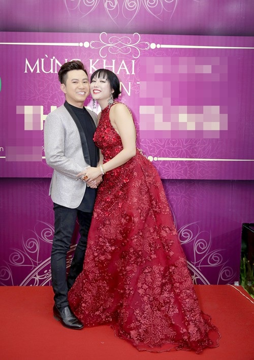 Phi Thanh Vân nổi bật với đầm đỏ - 6