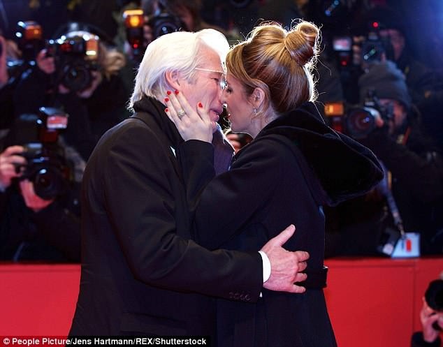 Richard Gere tái hôn ở tuổi 68 - 2
Đây là thông tin được tạp chí Hello của Tây Ban Nha đăng tải