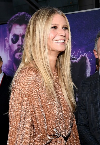 Gwyneth Paltrow đọ dáng với Zoe Saldana - 2
Ở tuổi 45, nữ diễn viên từng giành giải Oscar vẫn trẻ đẹp ngỡ ngàng
