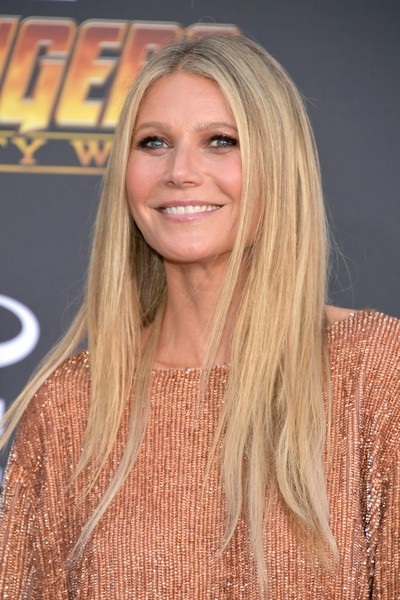 Gwyneth Paltrow đọ dáng với Zoe Saldana - 6
Hôm 15/4, Gwyneth Paltrow và Brad Falchuk đã tổ chức tiệc mời bạn bè thân thiết tới dự mừng cho đám cưới sắp tới