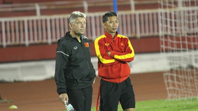 U19 Việt Nam có cơ hội giành vé dự World Cup U20 2019? - 2 HLV Hoàng Anh Tuấn (phải) có thể là niềm hy vọng lớn nhất của đội tuyển U19 Việt Nam, cho mục tiêu giành vé đến VCK World Cup U20 lần thứ 2