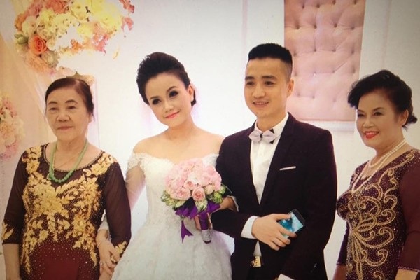 
Đám cưới của diễn viên Hoàng Yến và chồng trẻ năm 2016.
