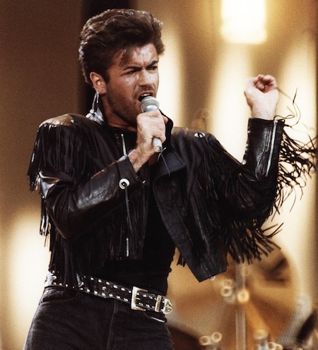 Sự ra đi đường đột của những ngôi sao làng giải trí - 4 George Michael đã lên cơn suy tim và tử vong tại nhà riêng vào ngày 25/12/2016. George Michael là biểu tượng âm nhạc thập niên 80 với ca khúc đình đám “Last Christmas” nhưng chẳng ai có thể ngờ được rằng, nam ca sĩ lại ra đi đúng vào dịp nghỉ lễ Giáng sinh.