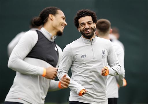
Salah cùng các cầu thủ Liverpool tập luyện chờ AS Roma
