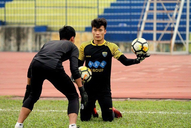 Bùi Tiến Dũng không chắc suất bắt chính ở AFC Cup - 1
Bùi Tiến Dũng không chắc suất bắt chính ở AFC Cup vào ngày mai
