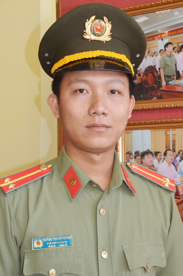 Trung úy công an 9X nhiệt huyết công tác Đoàn thanh niên - 1 Trung úy Huỳnh Thanh Phong.