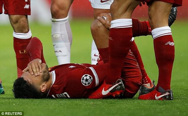 Chamberlain dính chấn thương nặng ở trận đấu với AS Roma