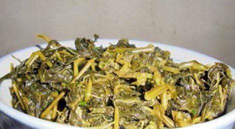 Chờ cả tuần để ăn món dưa nhà nghèo của dân Phú Thọ - 1 Dưa lá sắn đang là món ăn khoái khẩu của dân Hà thành