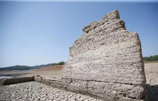 Ngôi làng cổ Trung Quốc “tái xuất” sau 50 năm biến mất - 3 Các nhà sử học cho biết ngôi làng từng là nơi sinh sống của các công nhân làm việc tại một mỏ bạc gần đó trong thế kỷ 13.