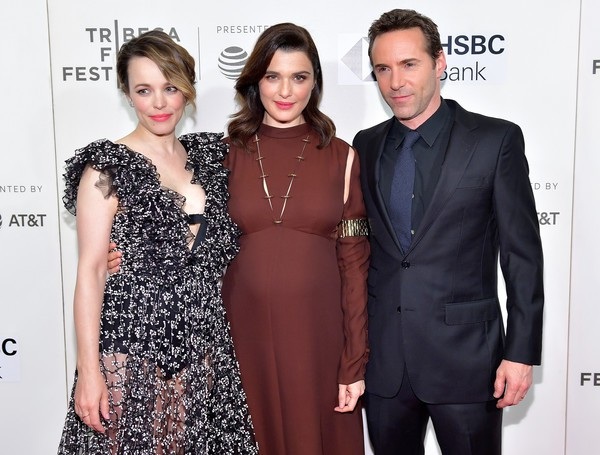 Rachel Weisz bế bụng bầu dự sự kiện - 4
Rachel McAdams, Rachel Weisz và Alessandro Nivola - 3 diễn viên của phim Disobedience