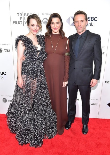 Rachel Weisz bế bụng bầu dự sự kiện - 6
Cặp đôi đều đã có con riêng và đây là cong chung đầu tiên của họ sau 7 năm kết hôn