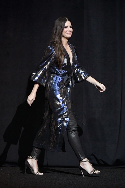 Sandra Bullock: 54 tuổi vẫn trẻ đẹp đáng ngưỡng mộ - 6
Sandra Bullock cùng dàn sao của phim này sẽ có nhiều chuyến đi quảng bá phim trong thời gian tới