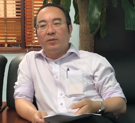 Phó Chủ tịch Vân Đồn nói gì về biệt phủ hoành tráng mọc trên đất rừng - 2 Phó Chủ tịch UBND huyện Vân Đồn - ông Châu Thành Hưng khẳng định, huyện không hề bị sức ép trong quá trình giải quyết biệt phủ.