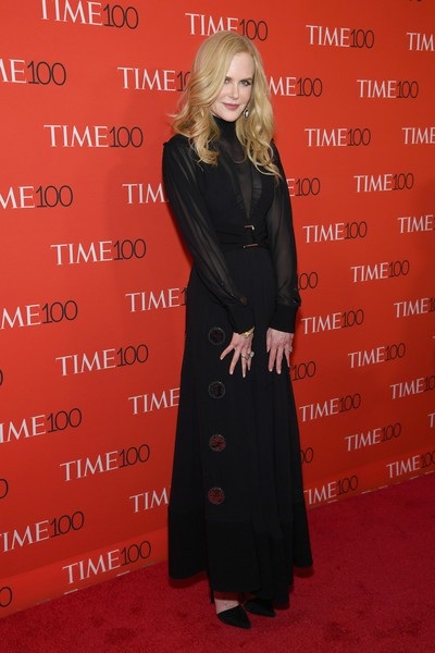 Ở tuổi 51, Nicole Kidman vẫn sở hữu làn da căng mịn - 6
Nữ diễn viên cao 1,8m diện bộ váy thanh lịch của Proenza Schouler
