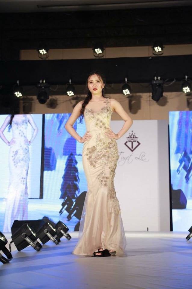 Mãn nhãn với 40 bộ sưu tập của nhà thiết kế Tuyết Lê - 3 Mãn nhãn với 40 bộ sưu tập của nhà thiết kế Tuyết Lê - 3
