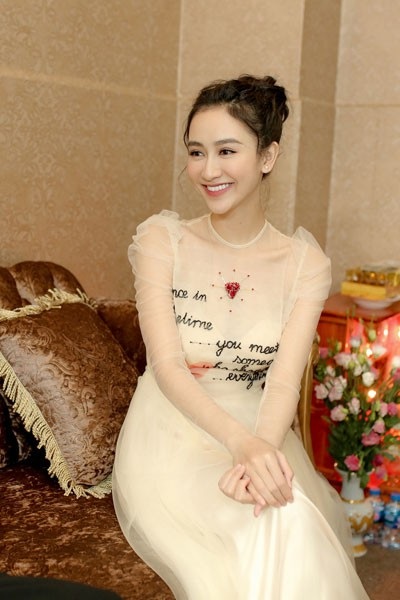 Hà Thu “tái xuất” sau khi đạt Quán quân Tình Bolero - 1 Hà Thu tái xuất trước truyền thông sau thời gian dài im ắng.