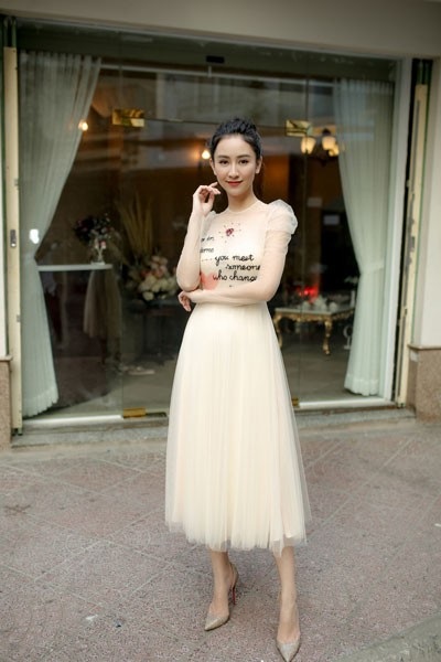 Hà Thu “tái xuất” sau khi đạt Quán quân Tình Bolero - 4 Hình ảnh mới của Á hậu Hà Thu.