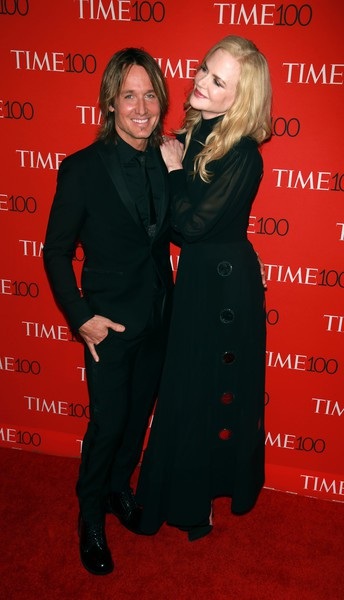 Ở tuổi 51, Nicole Kidman vẫn sở hữu làn da căng mịn - 7
Đôi vợ chồng nổi tiếng tình tứ trên thảm đỏ