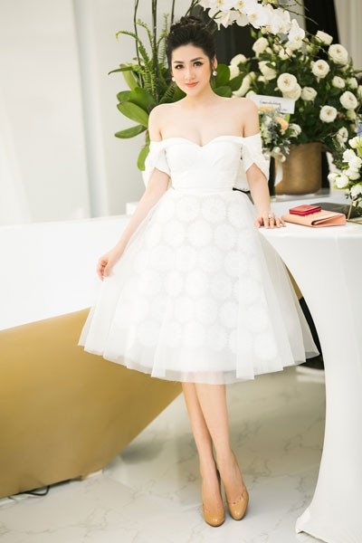 Vẻ đẹp cuốn hút khó cưỡng của Á hậu Tú Anh - 4 Vẻ đẹp cuốn hút khó cưỡng của Á hậu Tú Anh - 4