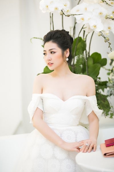 Vẻ đẹp cuốn hút khó cưỡng của Á hậu Tú Anh - 5 Vẻ đẹp cuốn hút khó cưỡng của Á hậu Tú Anh - 5