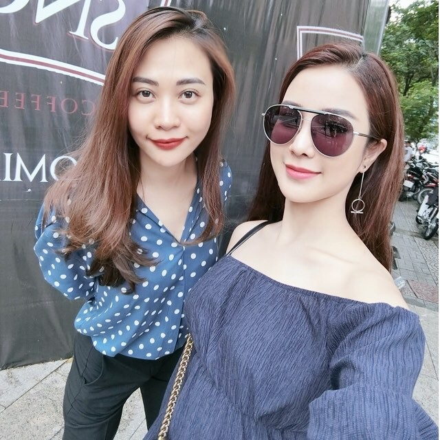Hoa hậu Kỳ Duyên khoe "bầu 5 tháng"; Elly Trần diện đồ "kín bưng" vẫn khiến "nhức mắt" - 6 Đàm Thu Trang đăng ảnh chúc mừng cô bạn thân Diệp Lâm Anh vừa được bạn trai cầu hôn trong rạp gây chú ý.