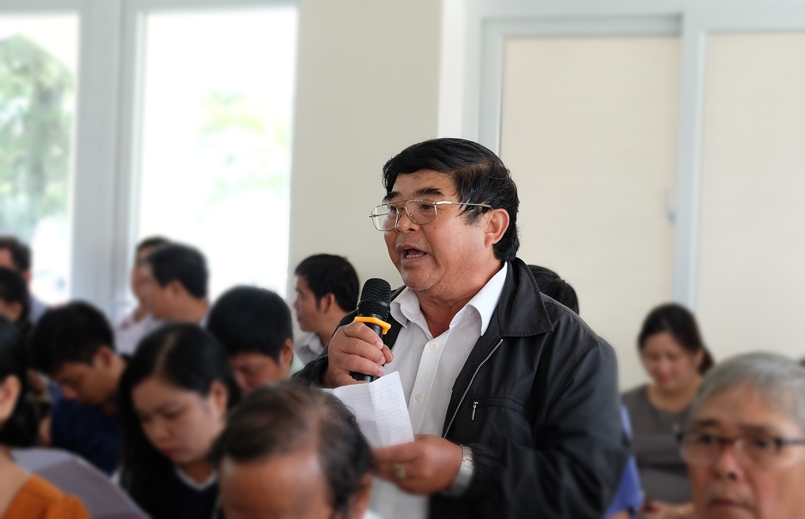 Bí thư Đà Nẵng: Minh bạch để tránh việc đáng buồn như vụ Vũ "nhôm" - 2
Cử tri Đà Nẵng rất tâm tư sau vụ việc nhiều cán bộ ở Đà Nẵng nhận quyết định khởi tố do liên quan đến vụ Vũ nhôm.