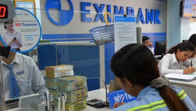 
Sóng gió liên tiếp ập đến với Eximbank khi xảy ra nhiều vụ mất tiền tỷ của khách hàng, 5 nhân viên bị khởi tố, 1 lãnh đạo cấp cao bị truy nã quốc tế...
