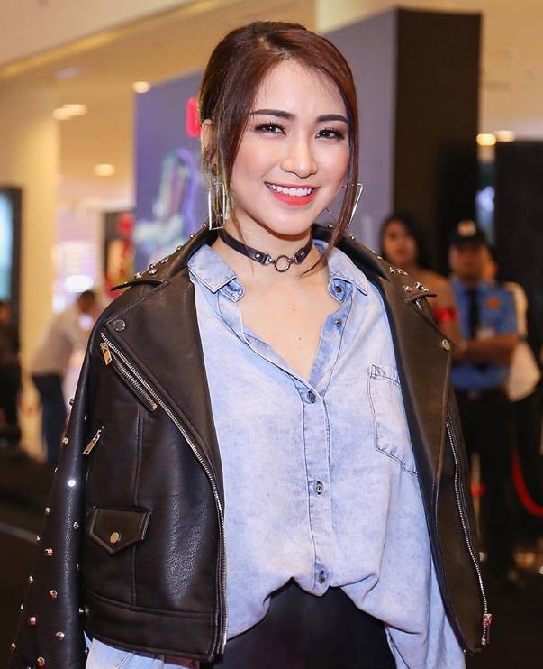 Hòa Minzy hoang mang vì gặp người của “Hội Thánh Đức Chúa Trời” - 2 Ca sĩ Hòa Minzy hoang mang khi từng bị những người trong Hội Thánh Đức Chúa Trời tiếp cận