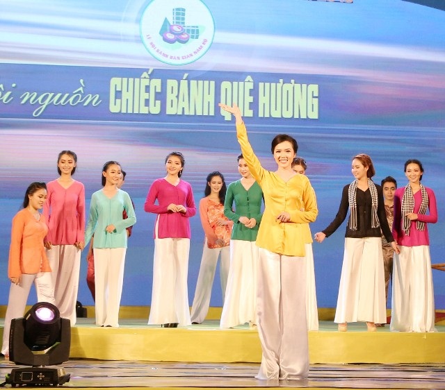Hoa khôi Thúy Vi, Nam vương Võ Tiến “tái xuất” trình diễn thời trang ấn tượng - 3 Hoa khôi Thúy Vi, Nam vương Võ Tiến “tái xuất” trình diễn thời trang ấn tượng - 3