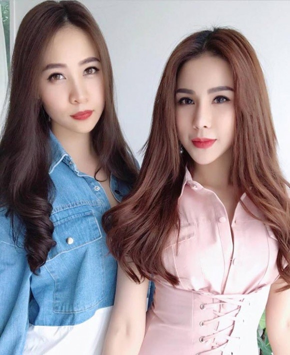 Diệp Lâm Anh và Đàm Thu Trang thân thiết và giống nhau về phong cách đến mức nhiều đồng nghiệp coi họ như chị em sinh đôi.